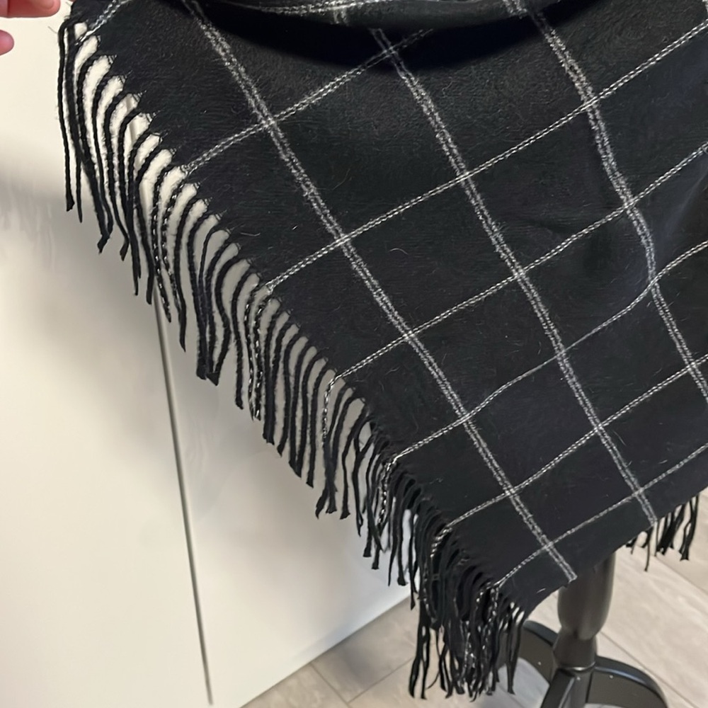 Oversized Shawl Scarf Wrap, size O/S - Picture 4 of 8